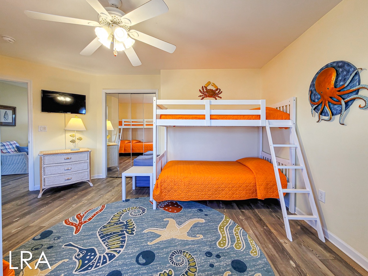 Twin Bunk Bedroom-12