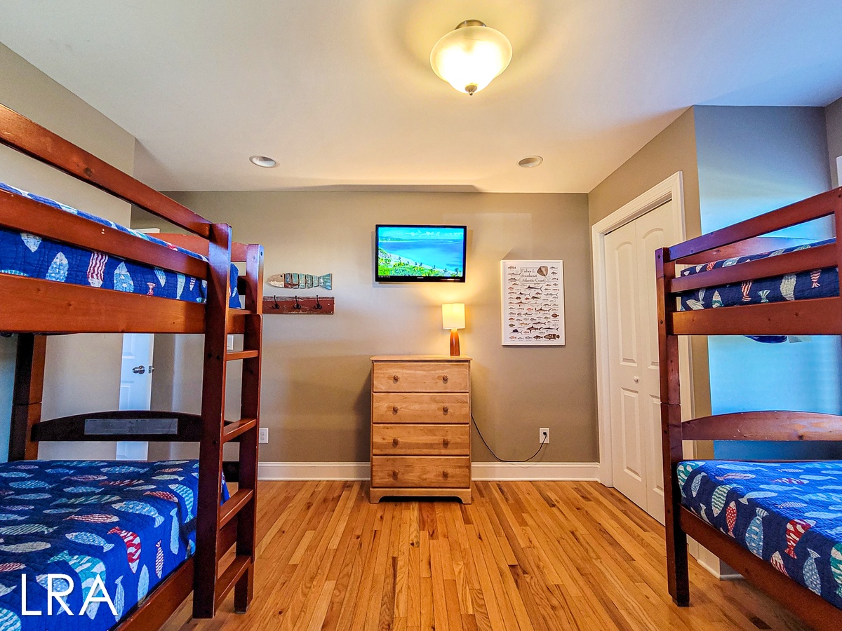 Twin Bedroom-063