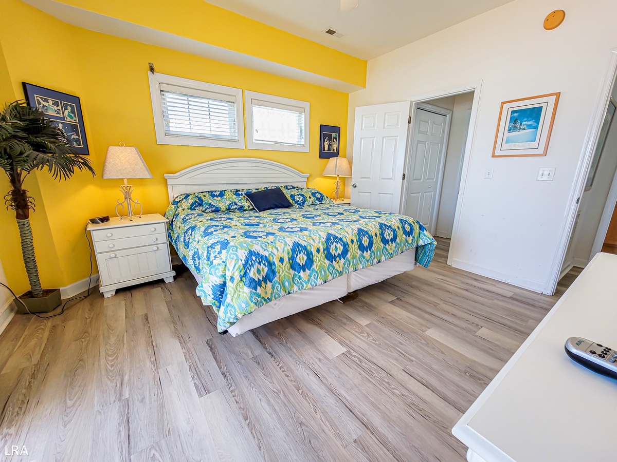 King Bedroom-13