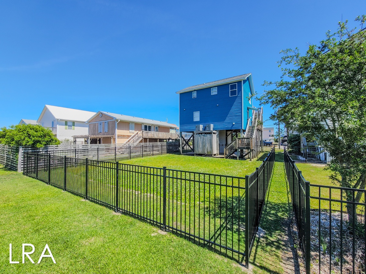 1109 N Topsail Rd (Knot A Worry [Ext - Fence]) - watermarked-3