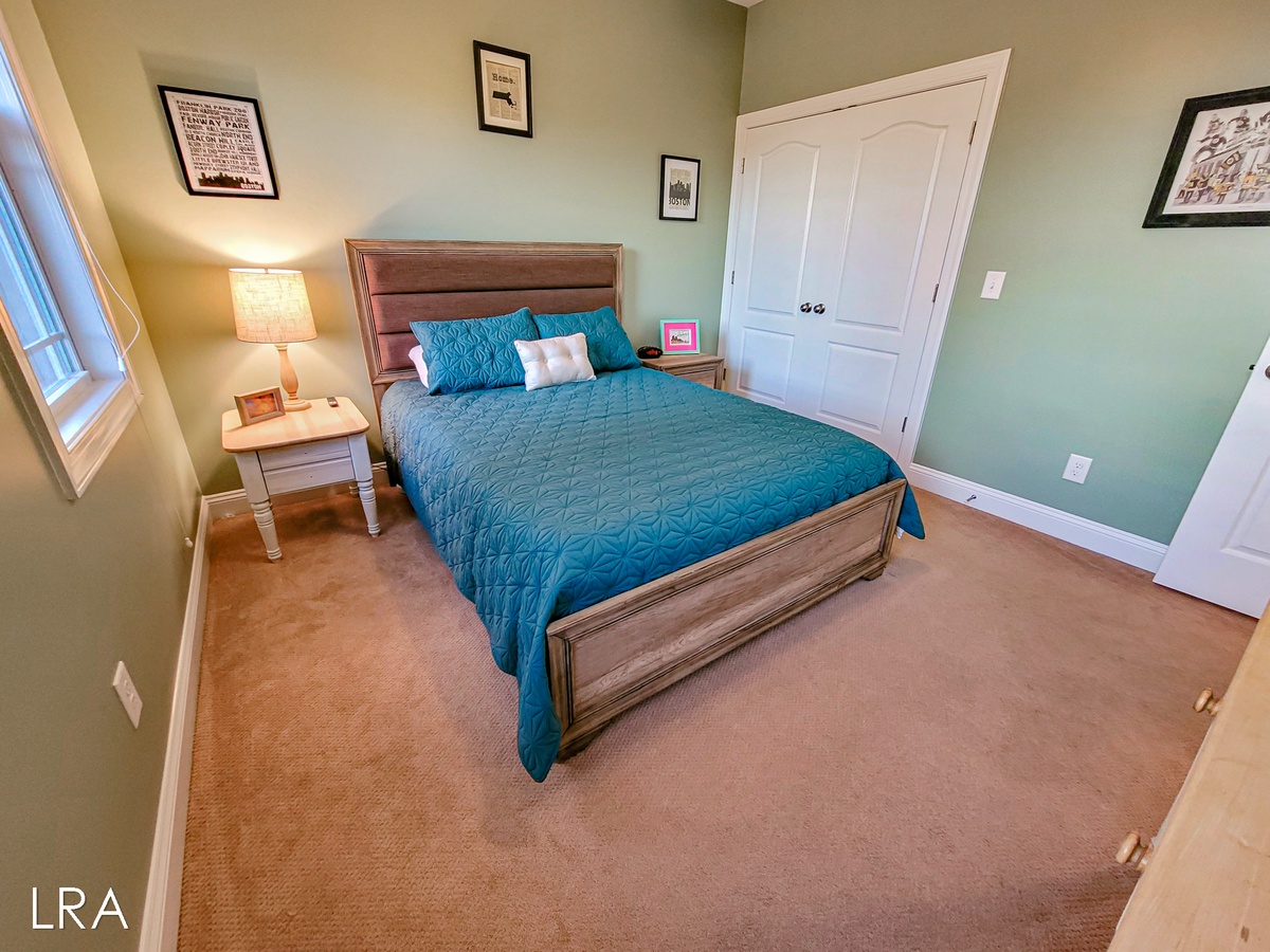 Queen Bedroom-38