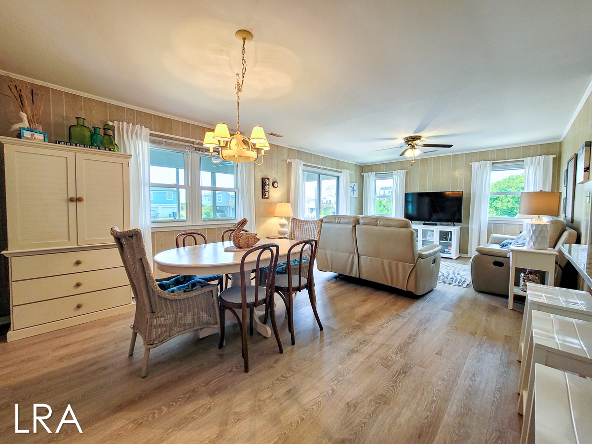 Dining Room/Living Room -25