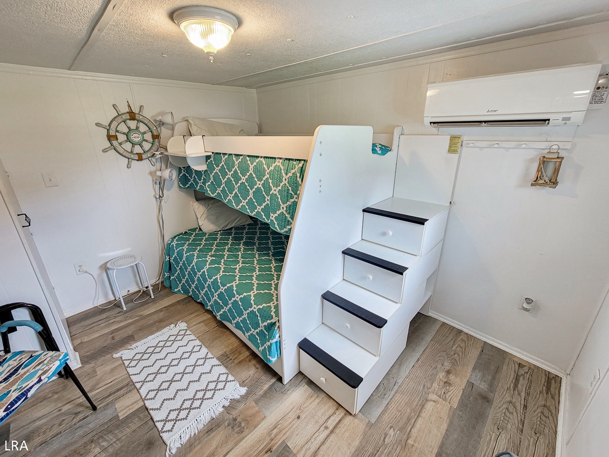 Twin over Double Bunk-09