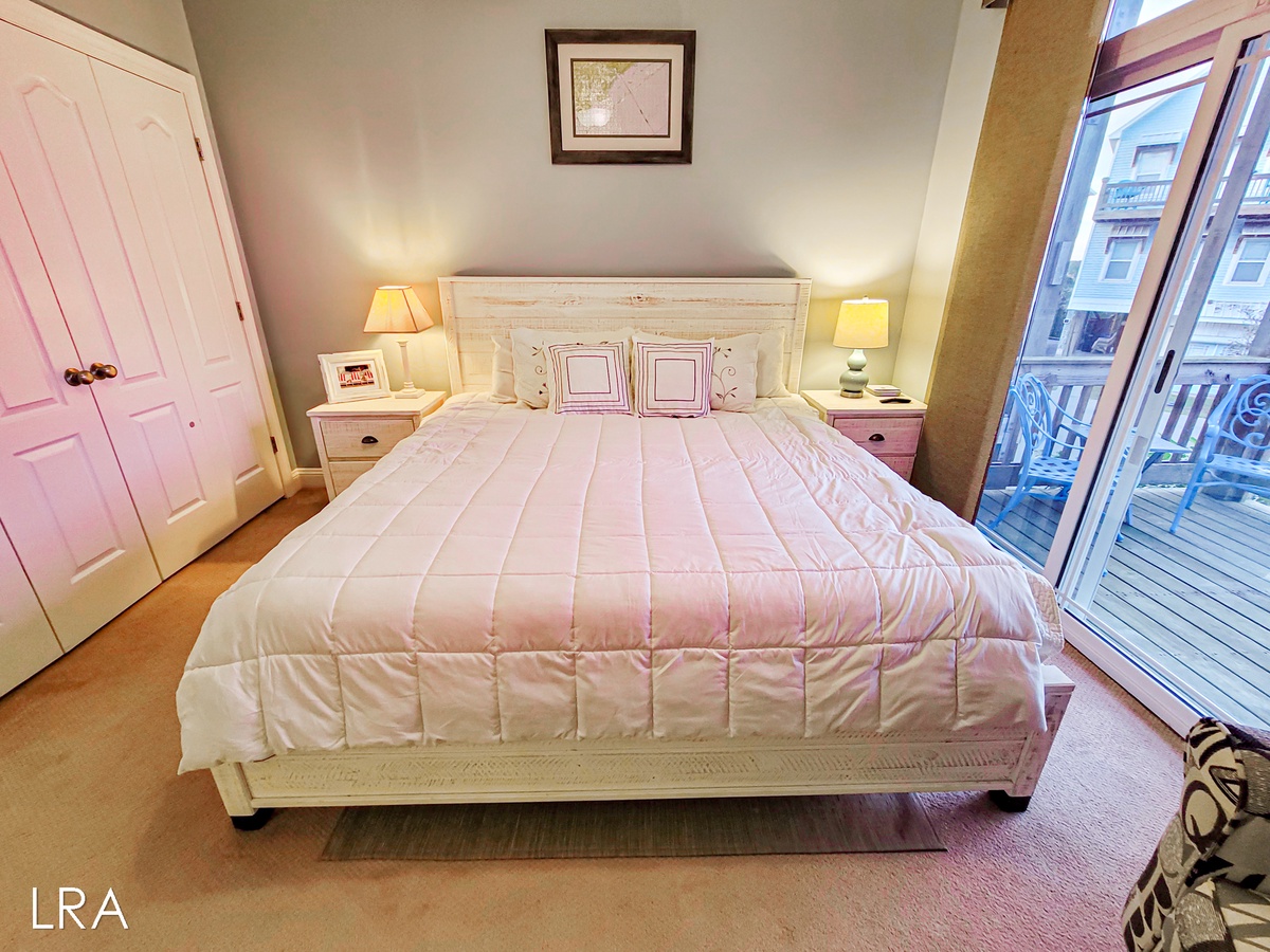 King Bedroom-48