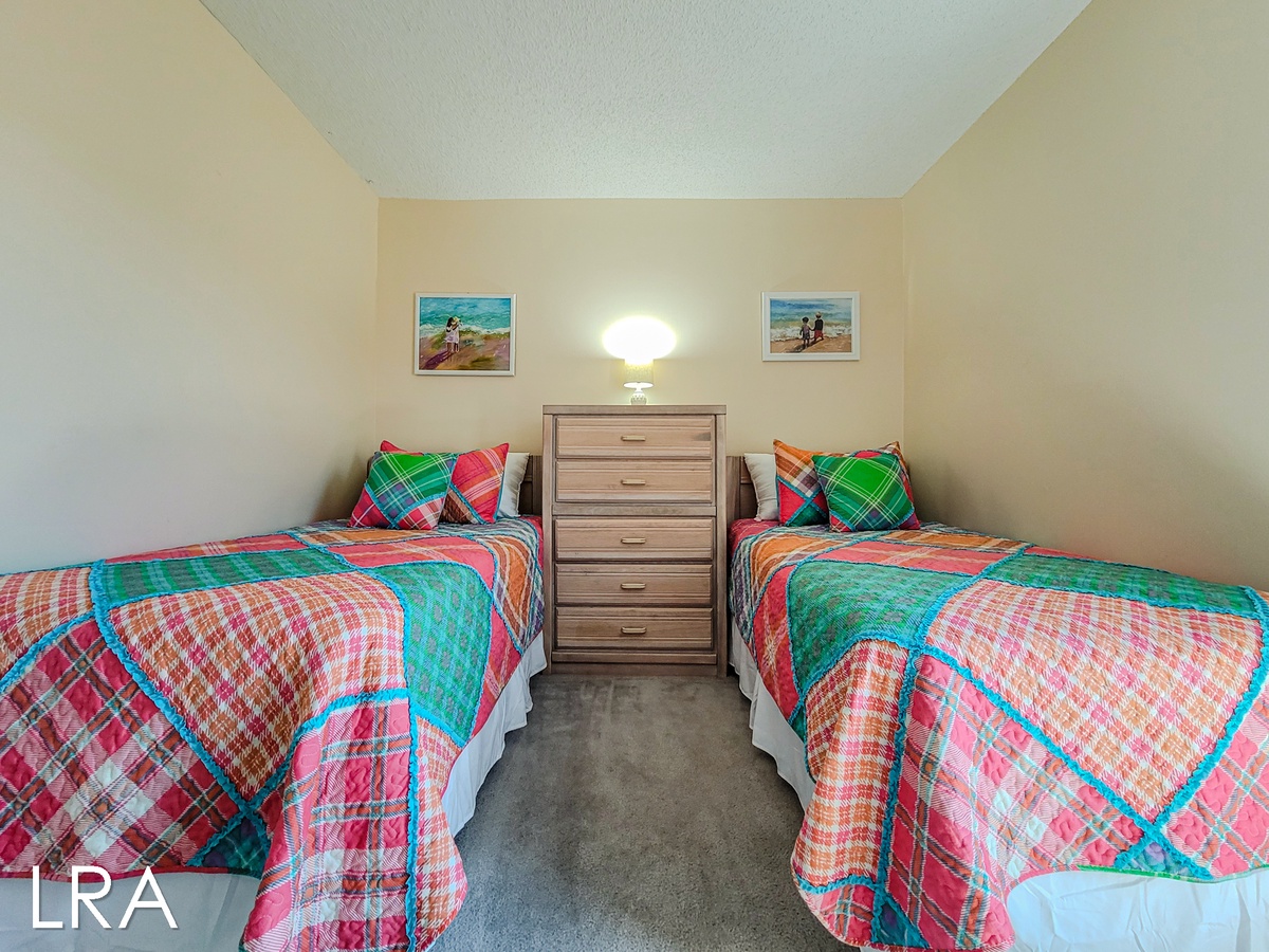Twin Bedroom-10