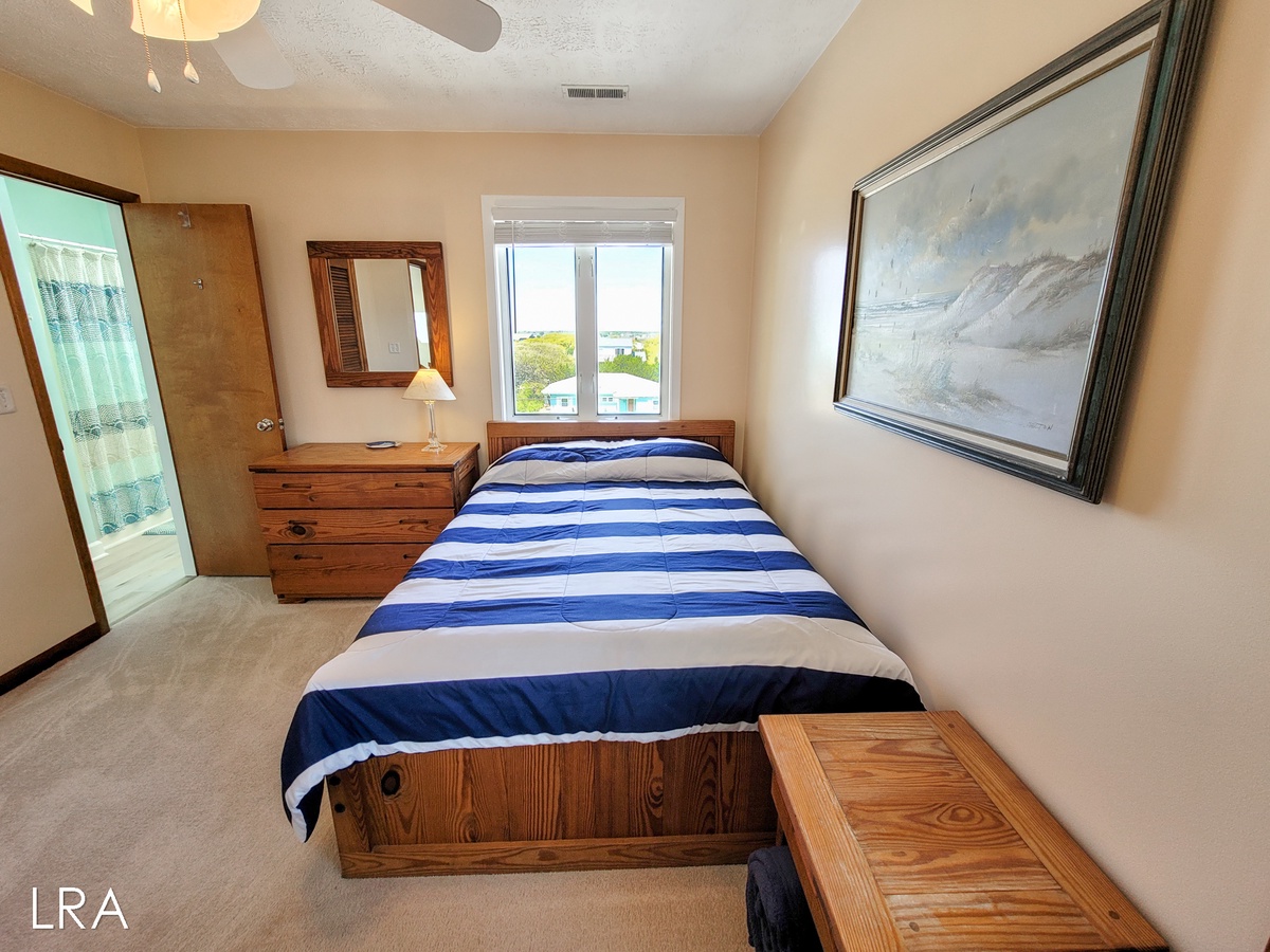 Double and Twin Bedroom - 16