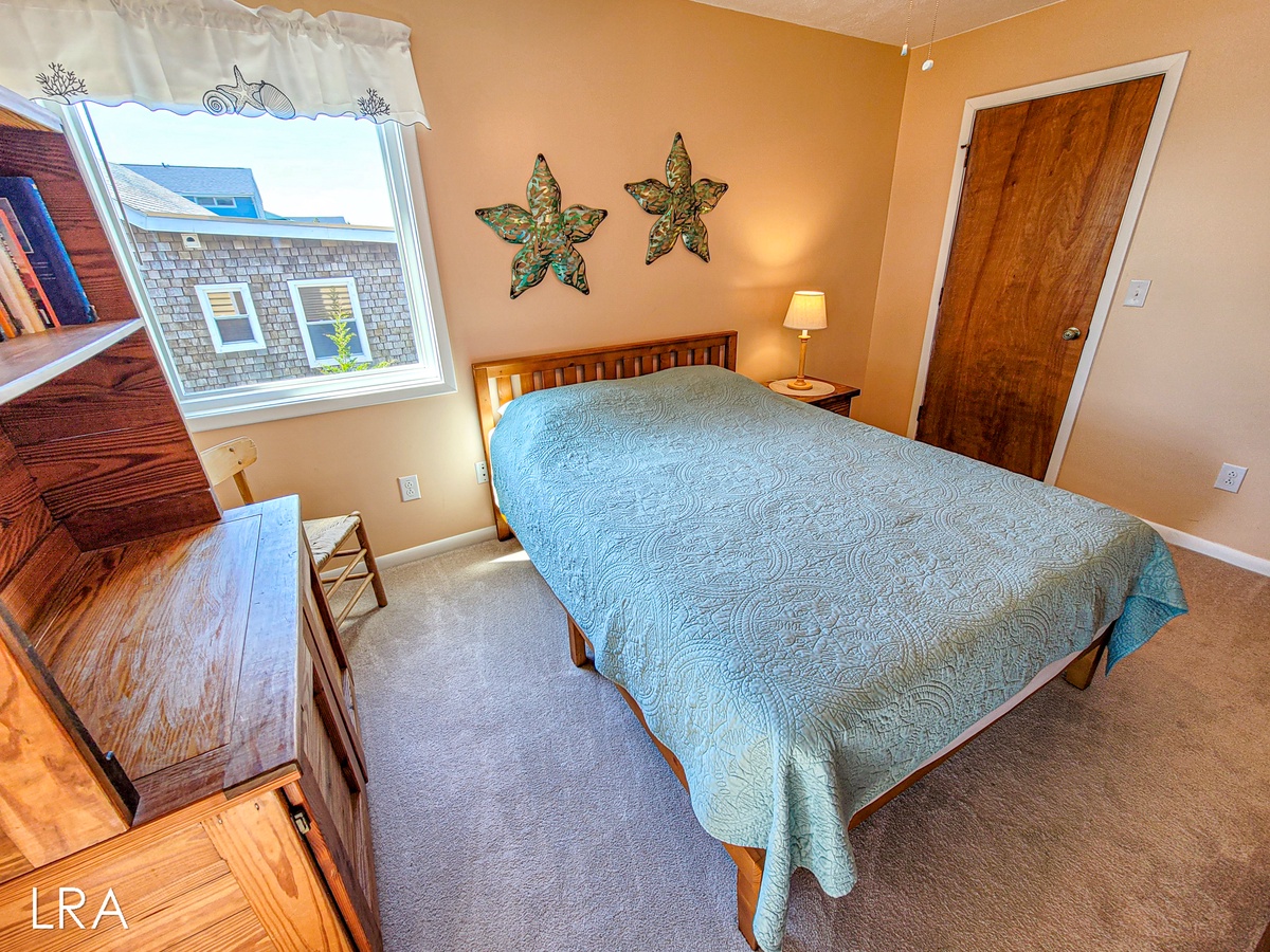 Queen Bedroom - 27