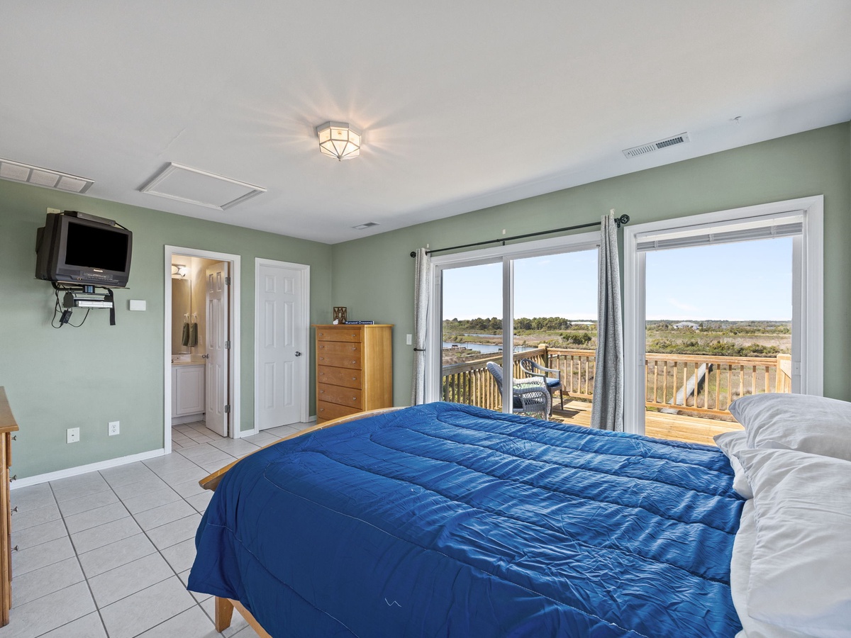 32-web-or-mls-3735 Island Dr. 84
