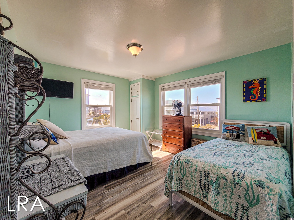 Queen/Twin Bedroom-08