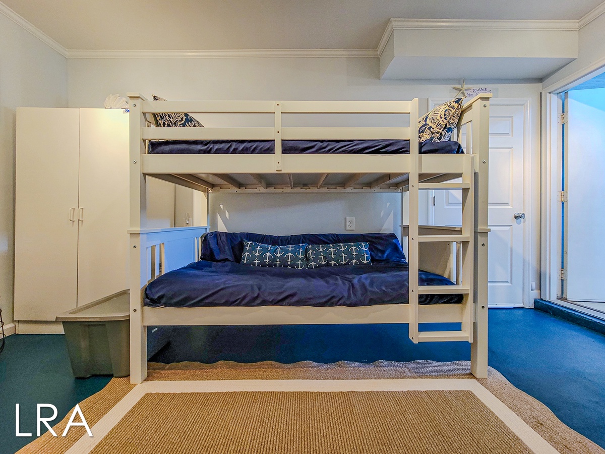 Twin Bunkroom-8