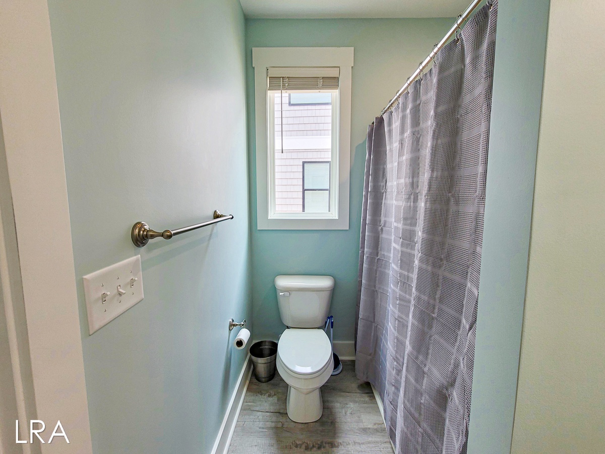 2nd Floor Queen Attached Bathroom-46