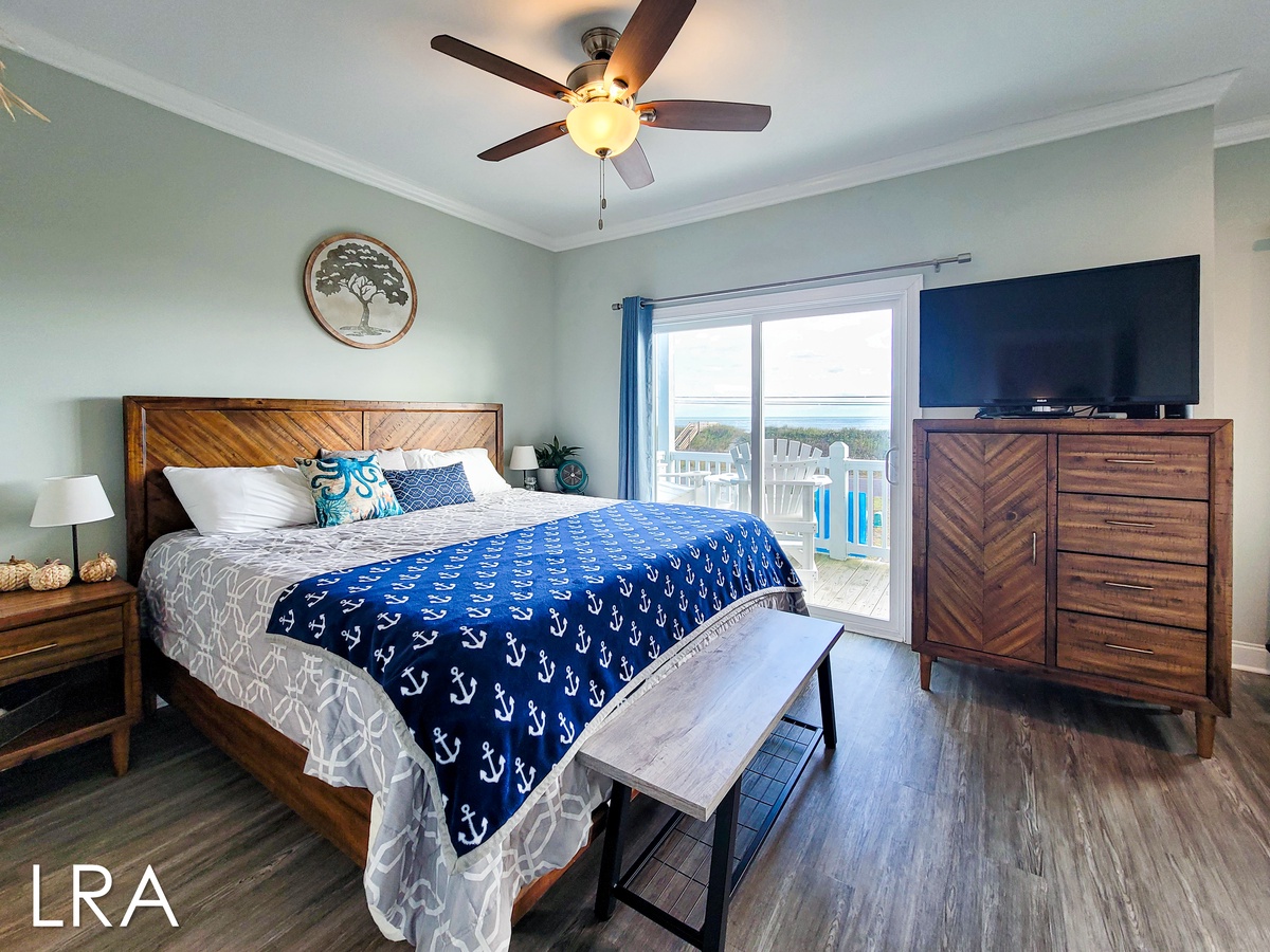 King/Queen Bedroom-24