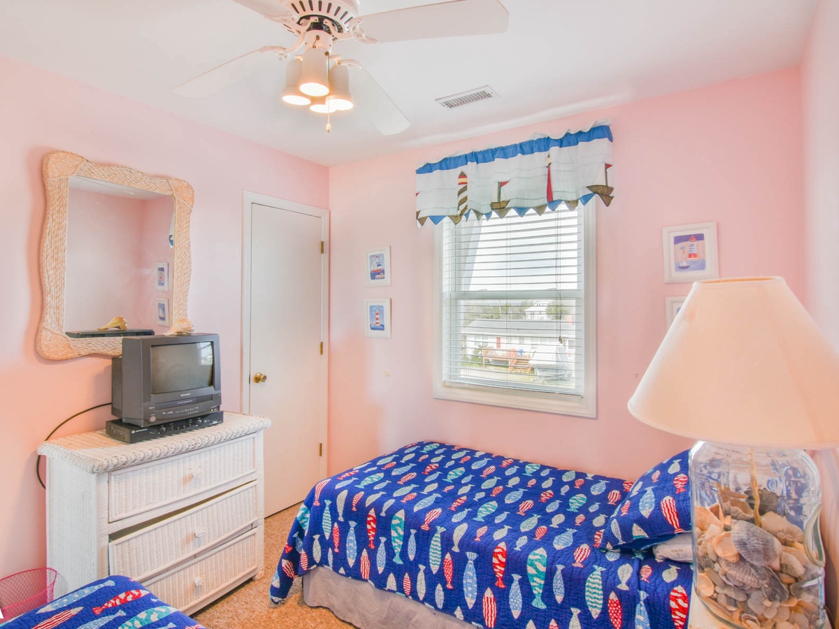 Twin Bedroom - 0102a