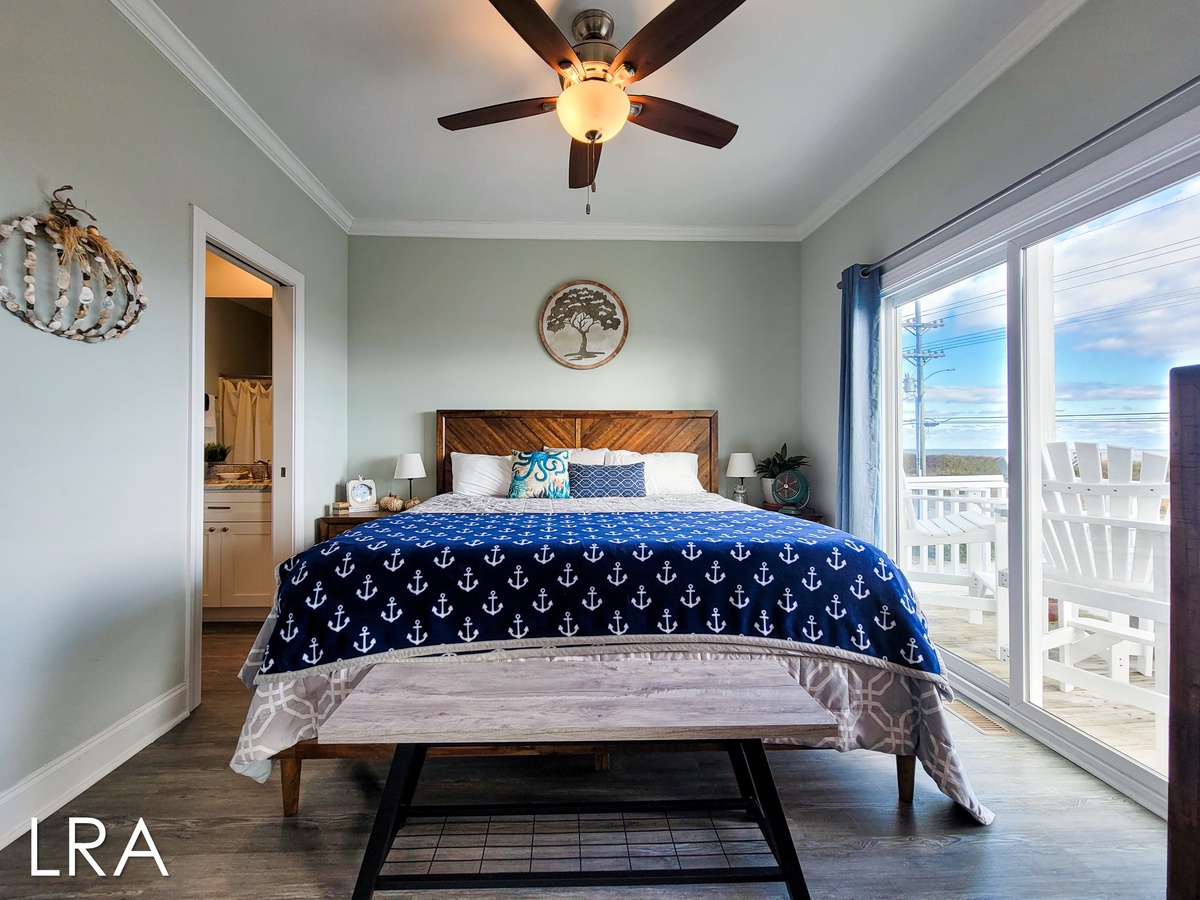 King/Queen Bedroom-23