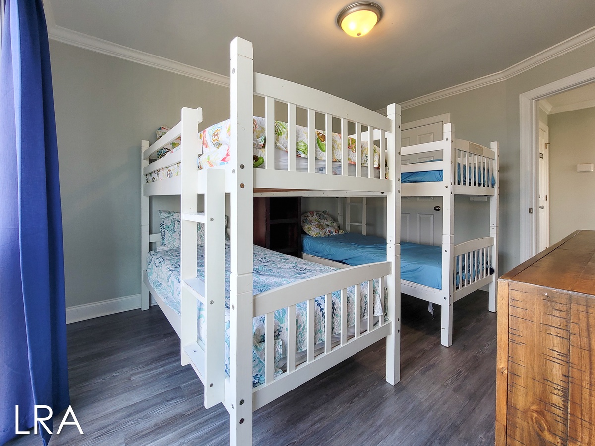 Bunk Bedroom-06