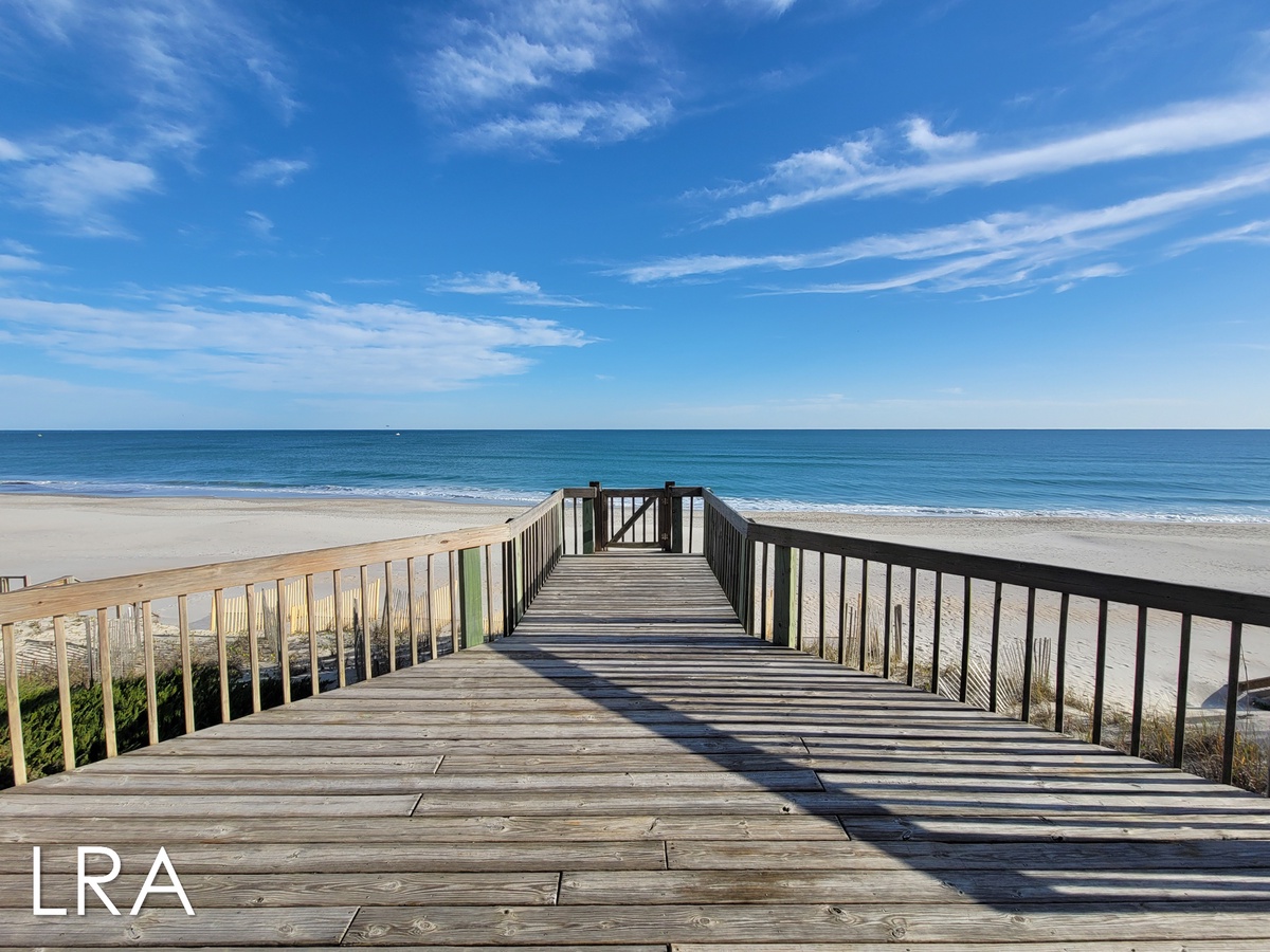 804 S Shore Dr (Beachy McBeach House [Int Ext Aerials]) - watermarked-35