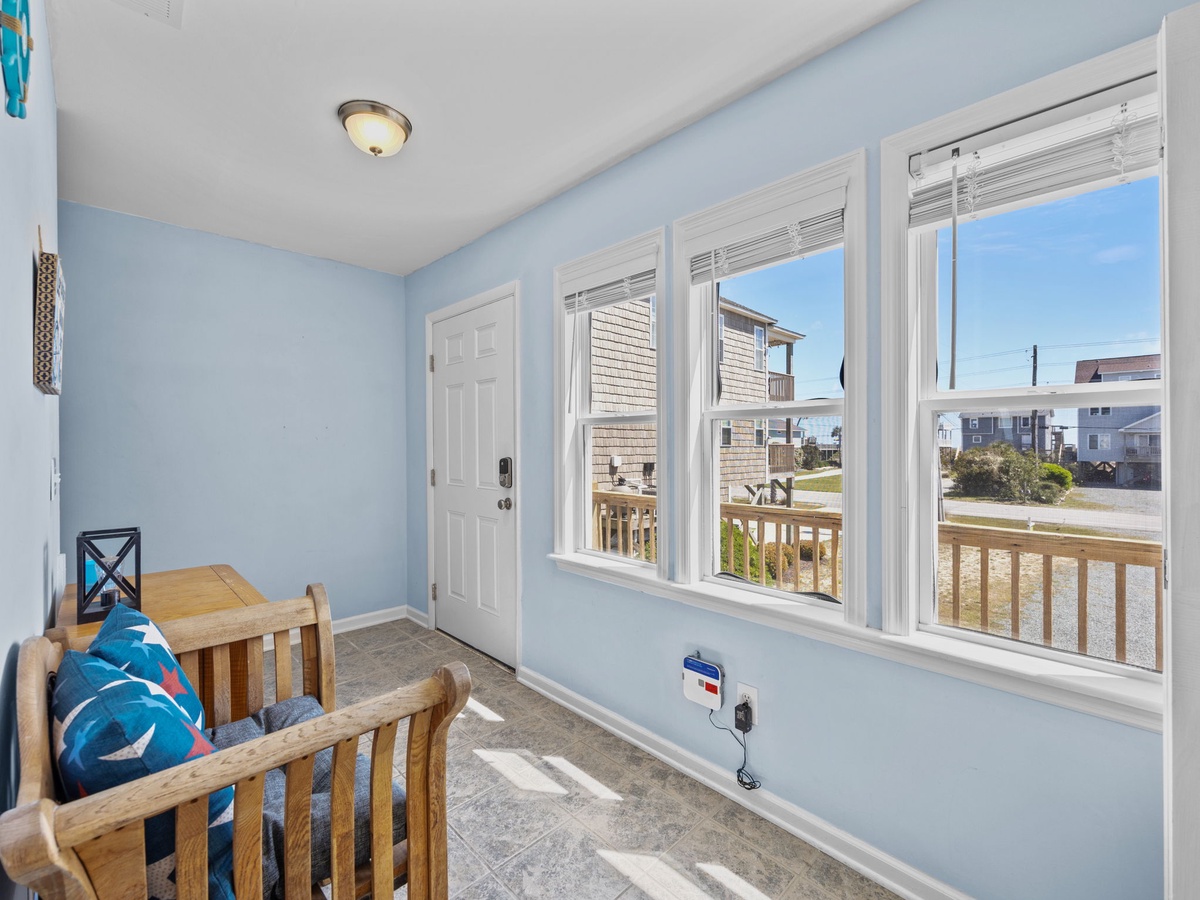 7-web-or-mls-3735 Island Dr. 9