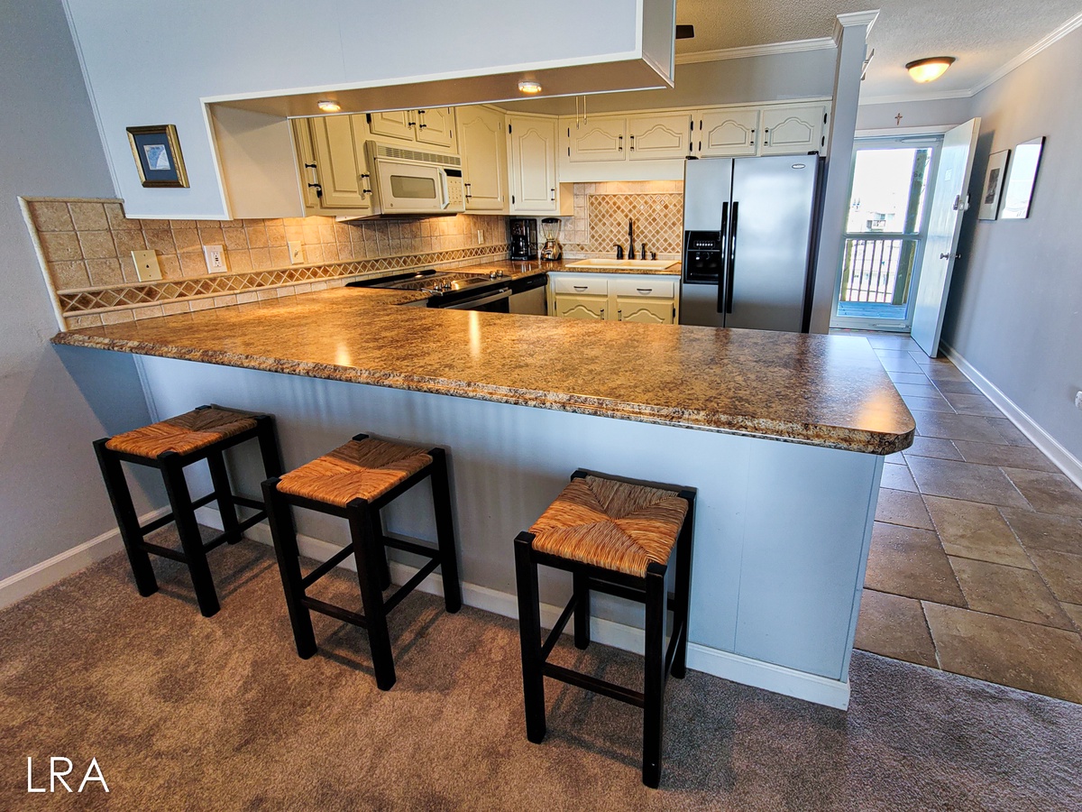 Kitchen and Kitchen Bar -30