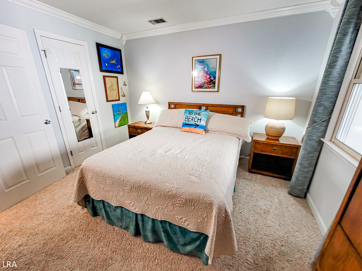 Queen Bedroom-18