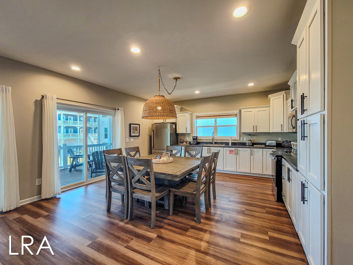 Kitchen/Dining Area