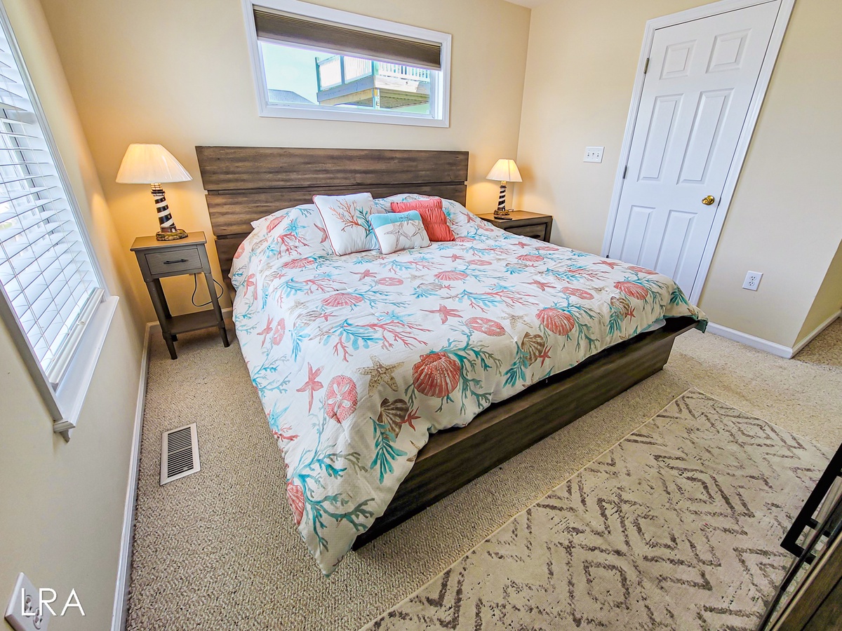 King Bedroom-31
