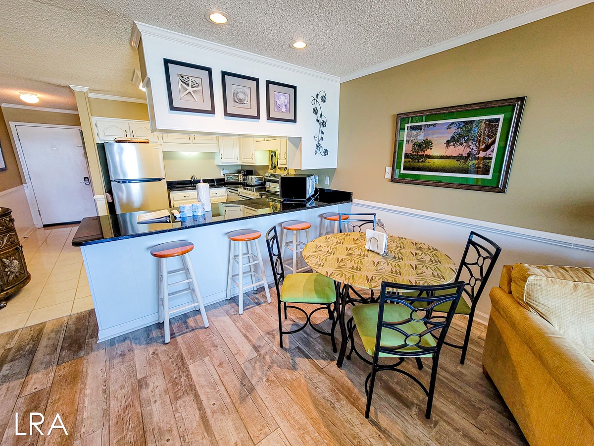 Dining Table and Kitchen Bar-08