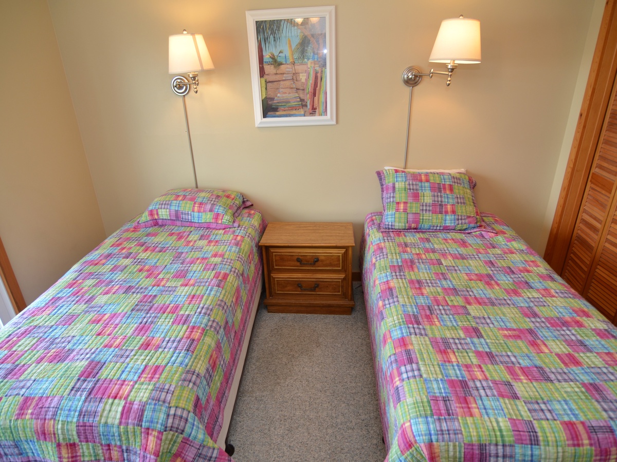 Twin Bedroom - 3