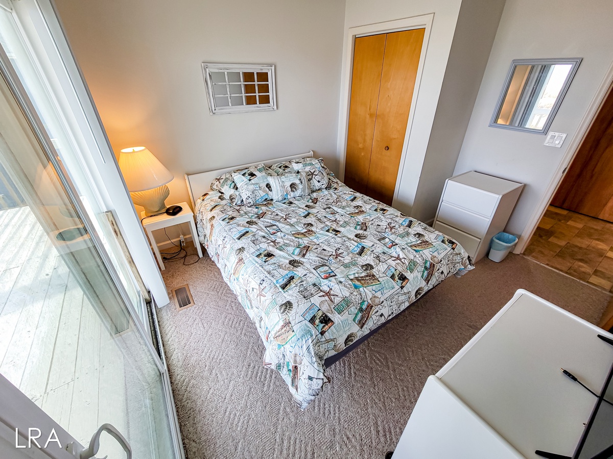 Queen Bedroom -21