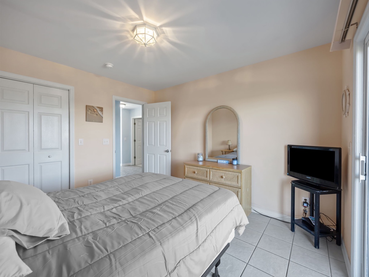 13-web-or-mls-3735 Island Dr. 25