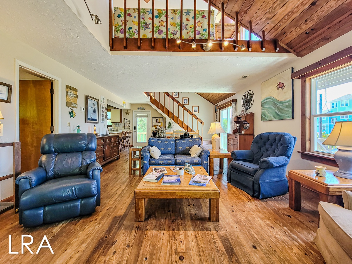 Livingroom/Stairs-05