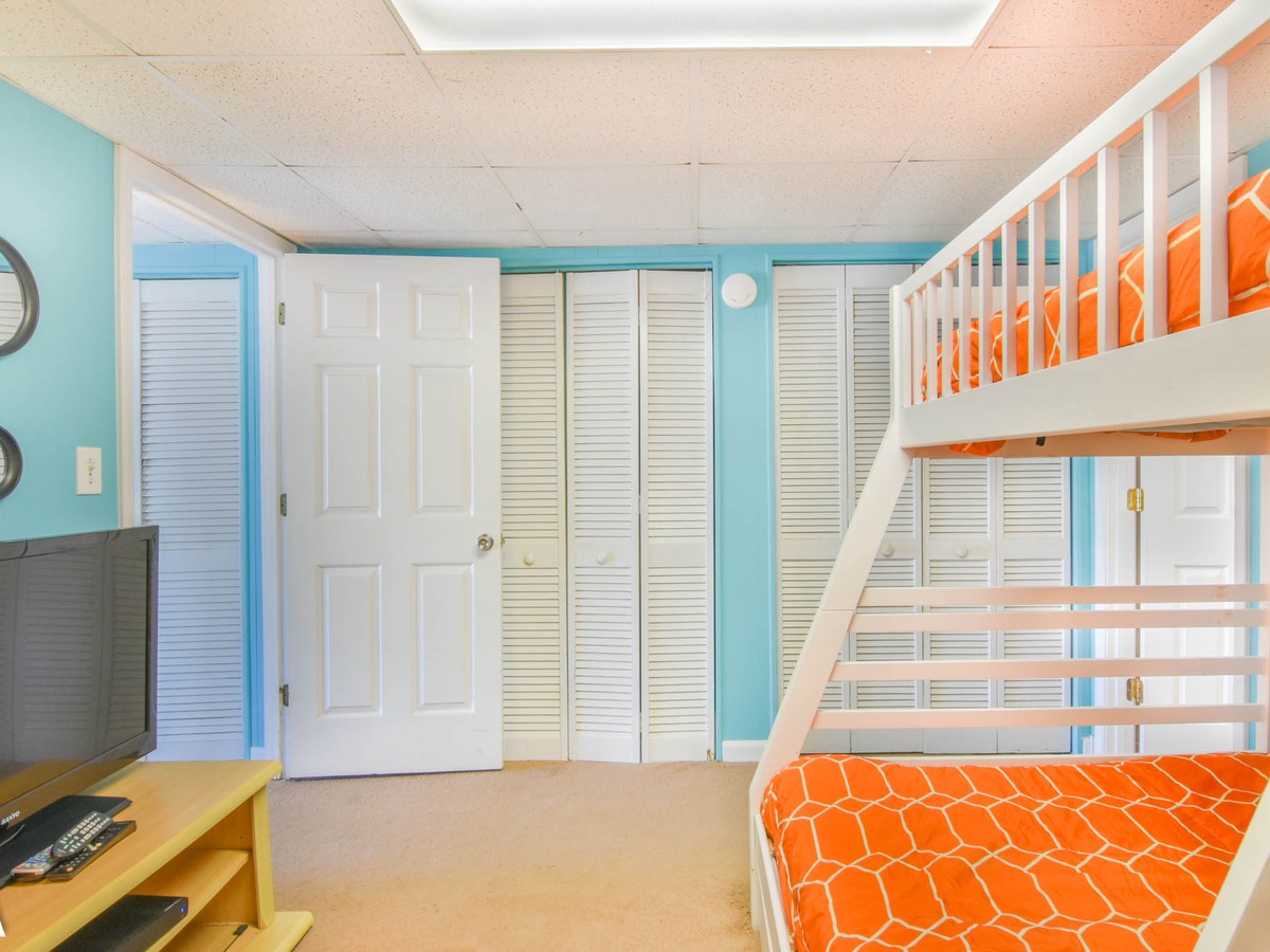 Twin over Double Bunk_0249