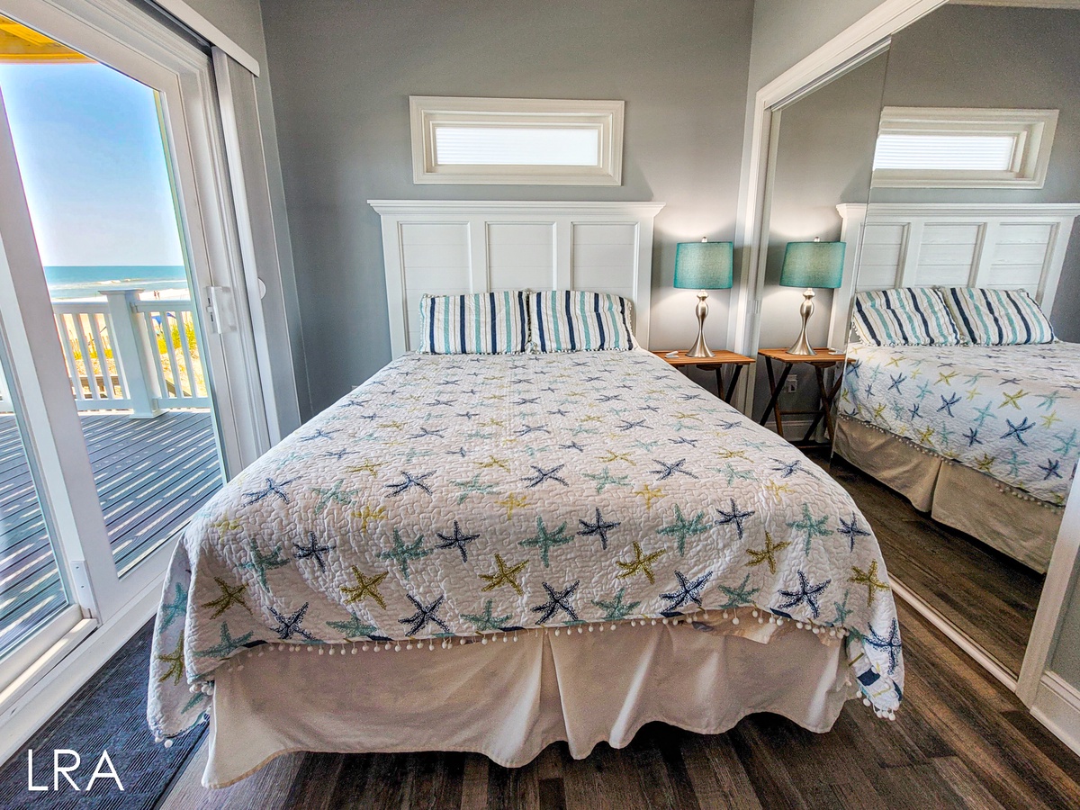 Queen Bedroom-66