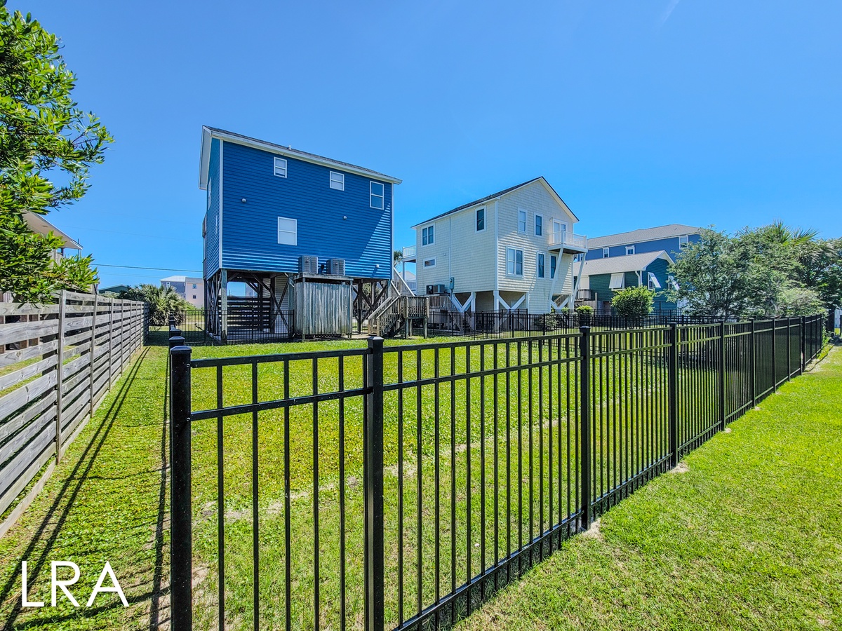 1109 N Topsail Rd (Knot A Worry [Ext - Fence]) - watermarked-1