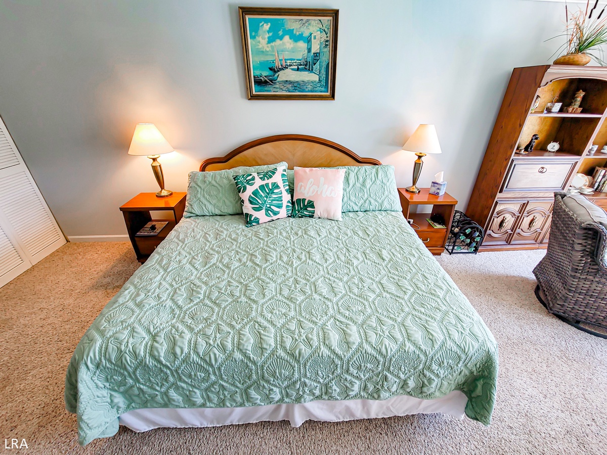 King Bedroom-07