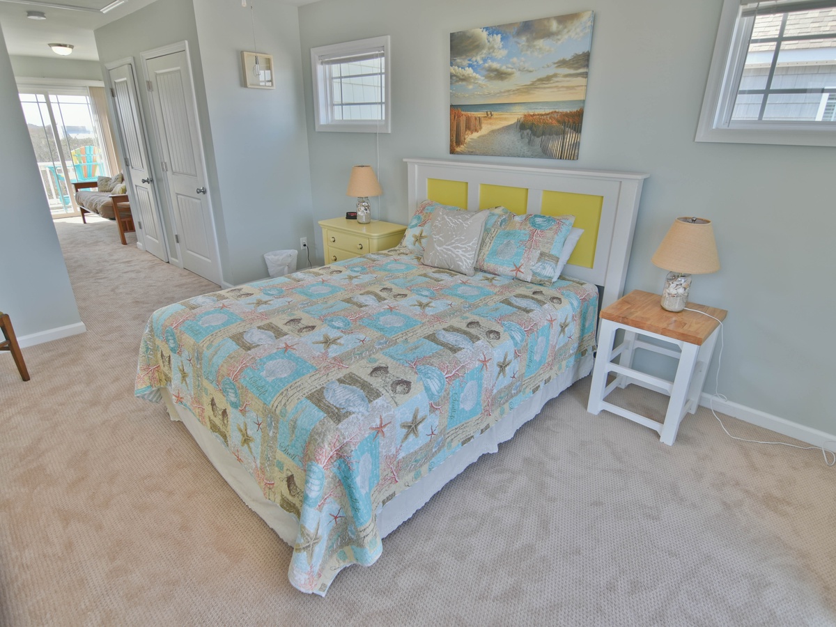 Queen Bedroom-19