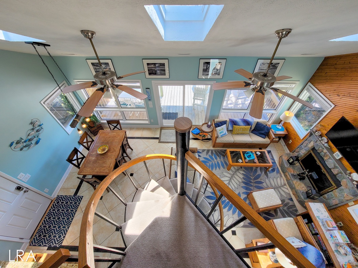 Living Room and Dinning Room -01