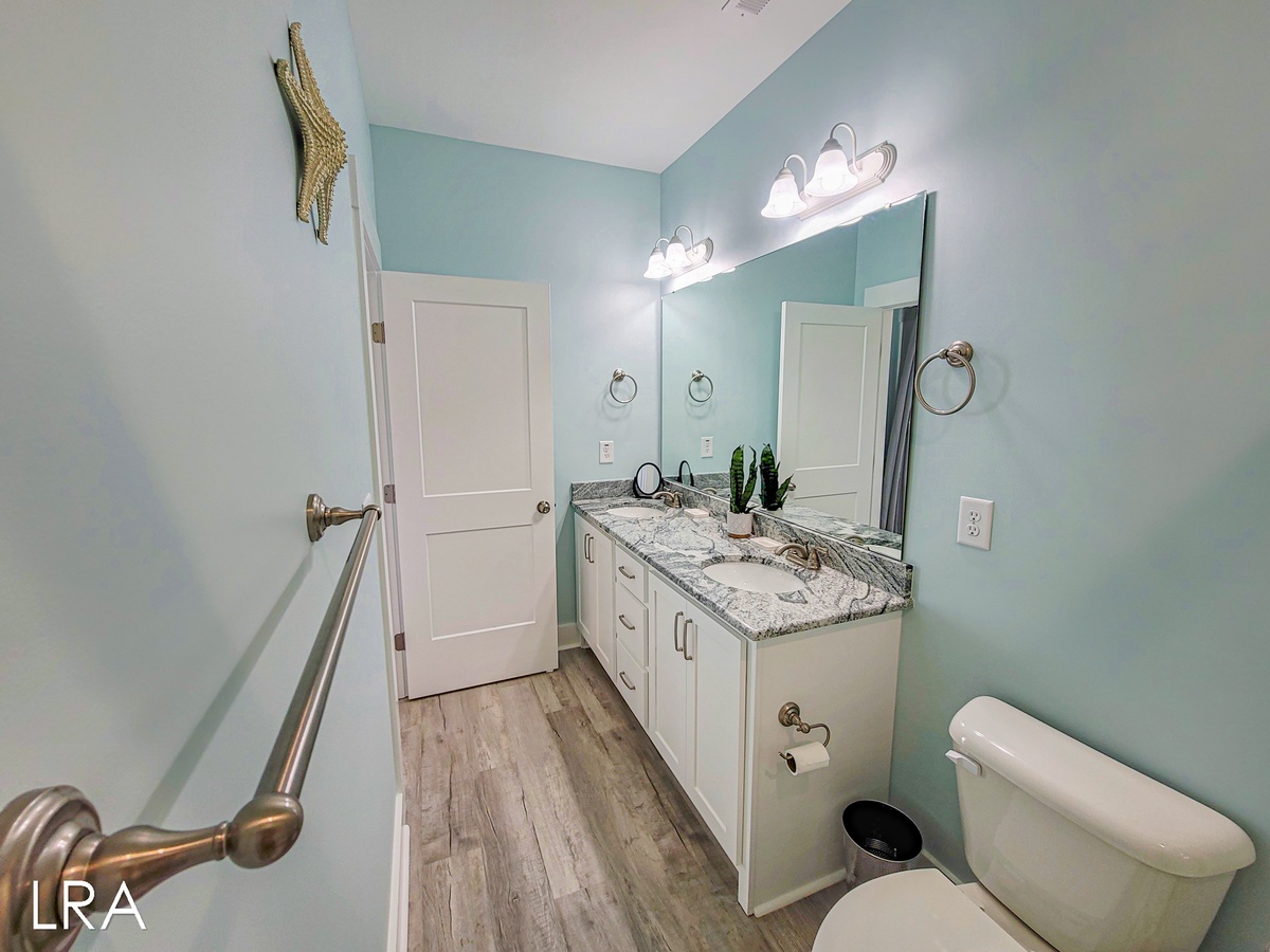 2nd Floor Master Bathroom--37