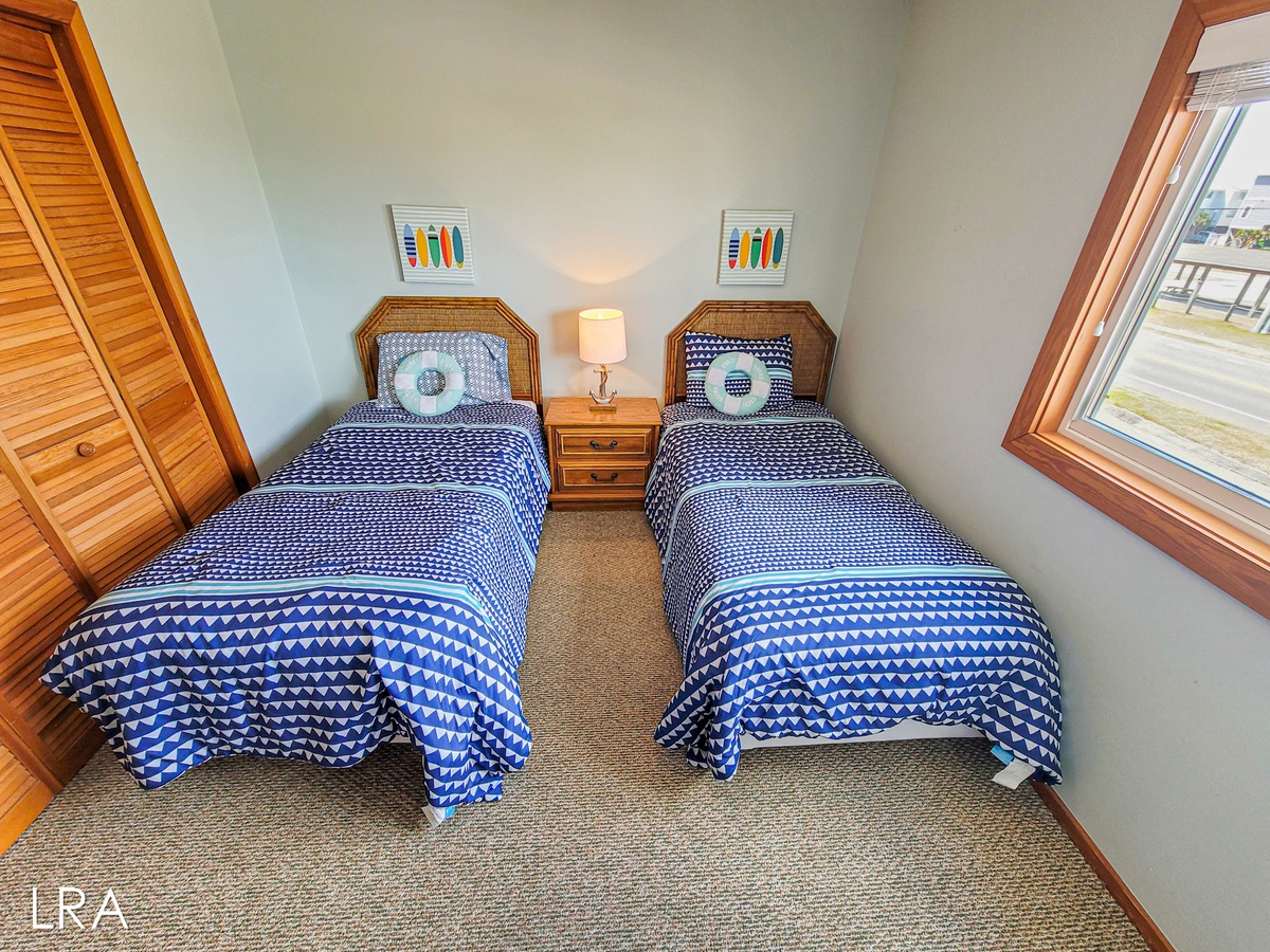 Twin Bedroom-11