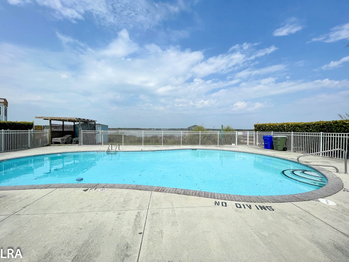 43. Makin Waves - 37 Bermuda Landing