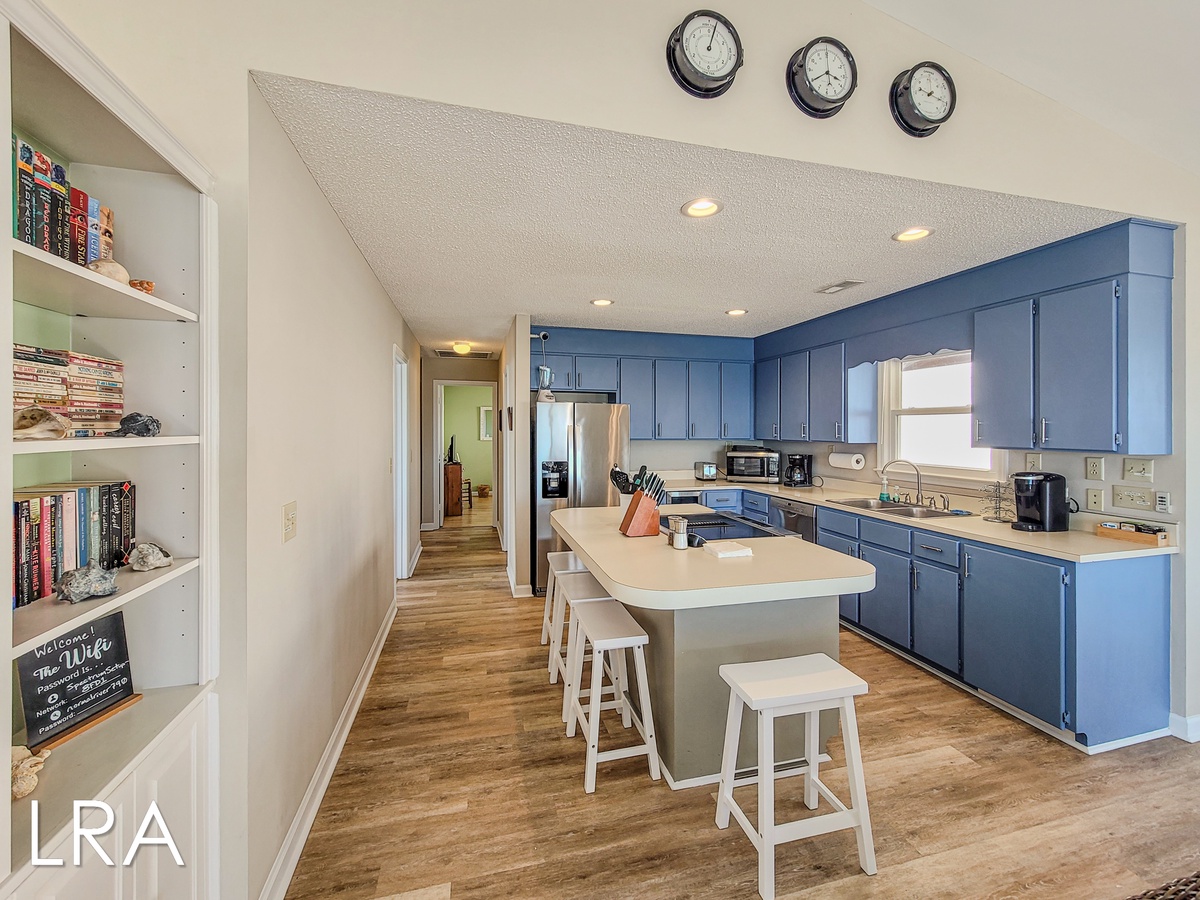 804 S Shore Dr (Beachy McBeach House [Int Ext Aerials]) - watermarked-08