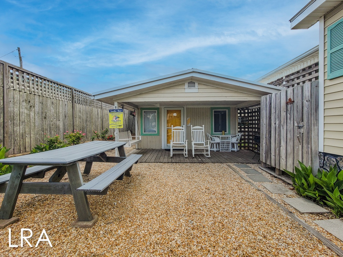 1005-B 1st St (The Roost [Int Ext Breezeway]) - watermarked-2