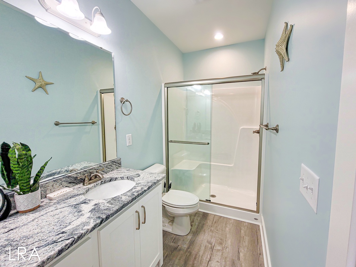 2nd Floor Master Bathroom--36