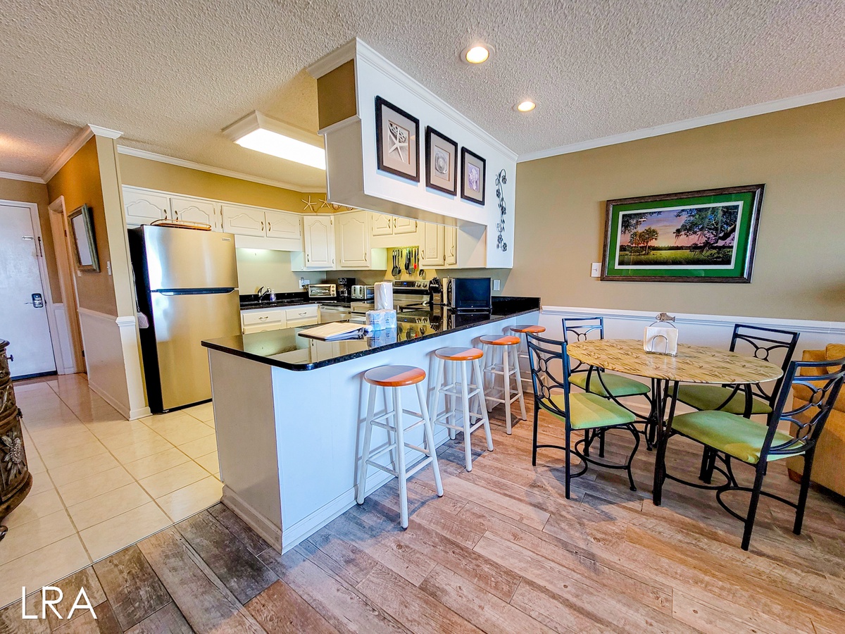 Dining Table and Kitchen Bar-06