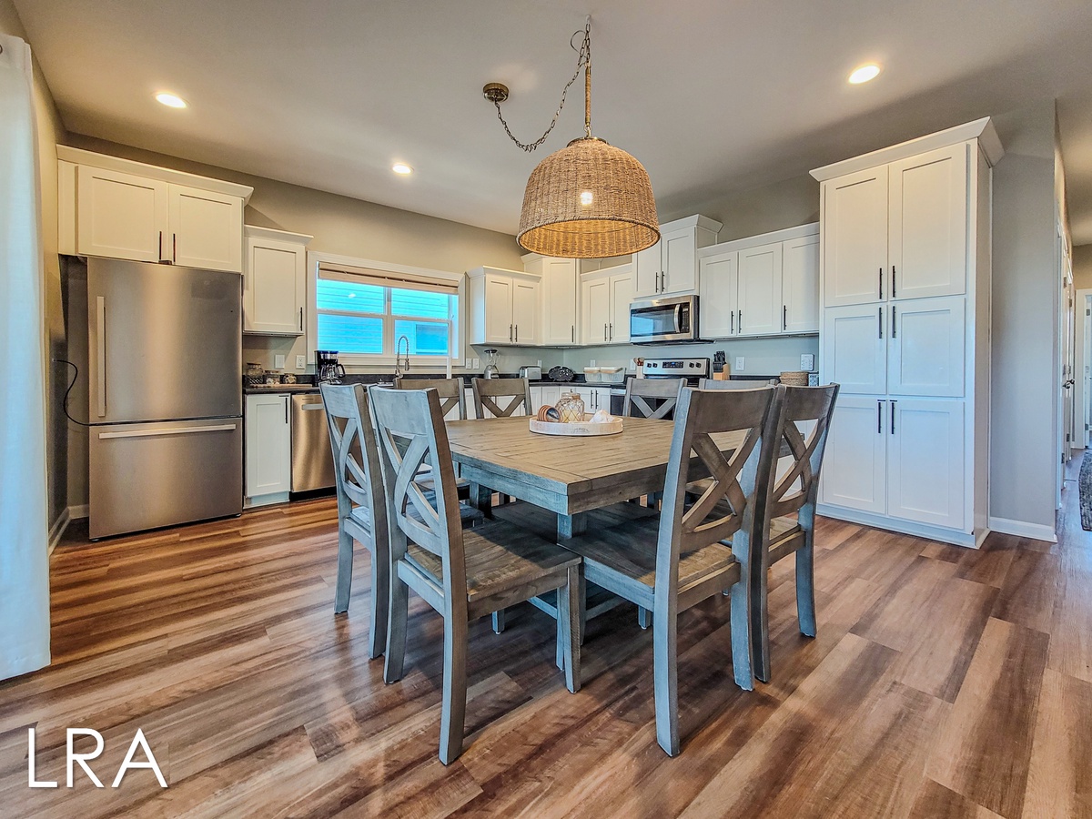 Kitchen/Dining Area