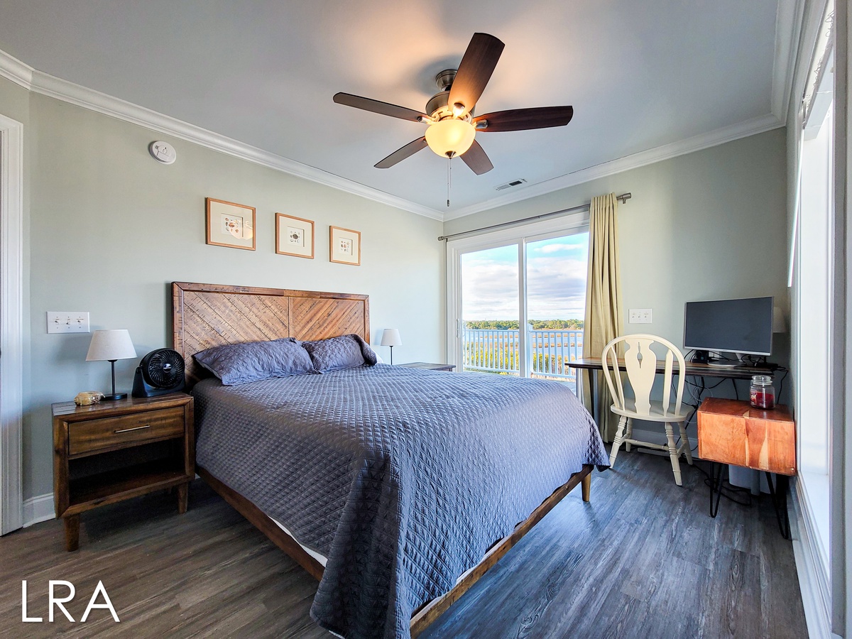 King/Queen Bedroom-32