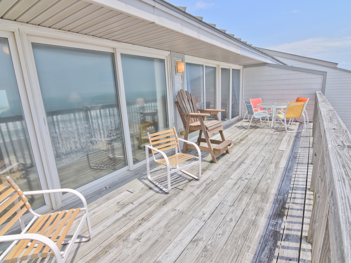 Oceanfront Deck - 043