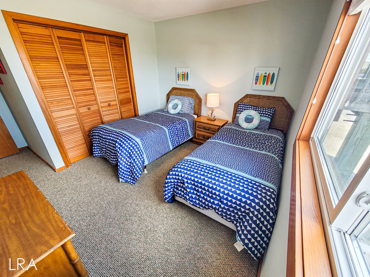 Twin Bedroom-10