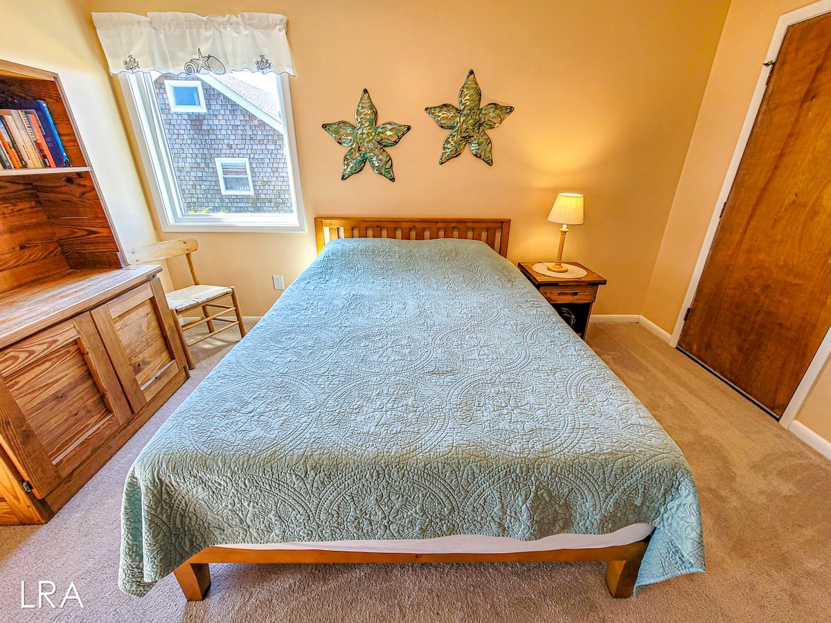 Queen Bedroom -29