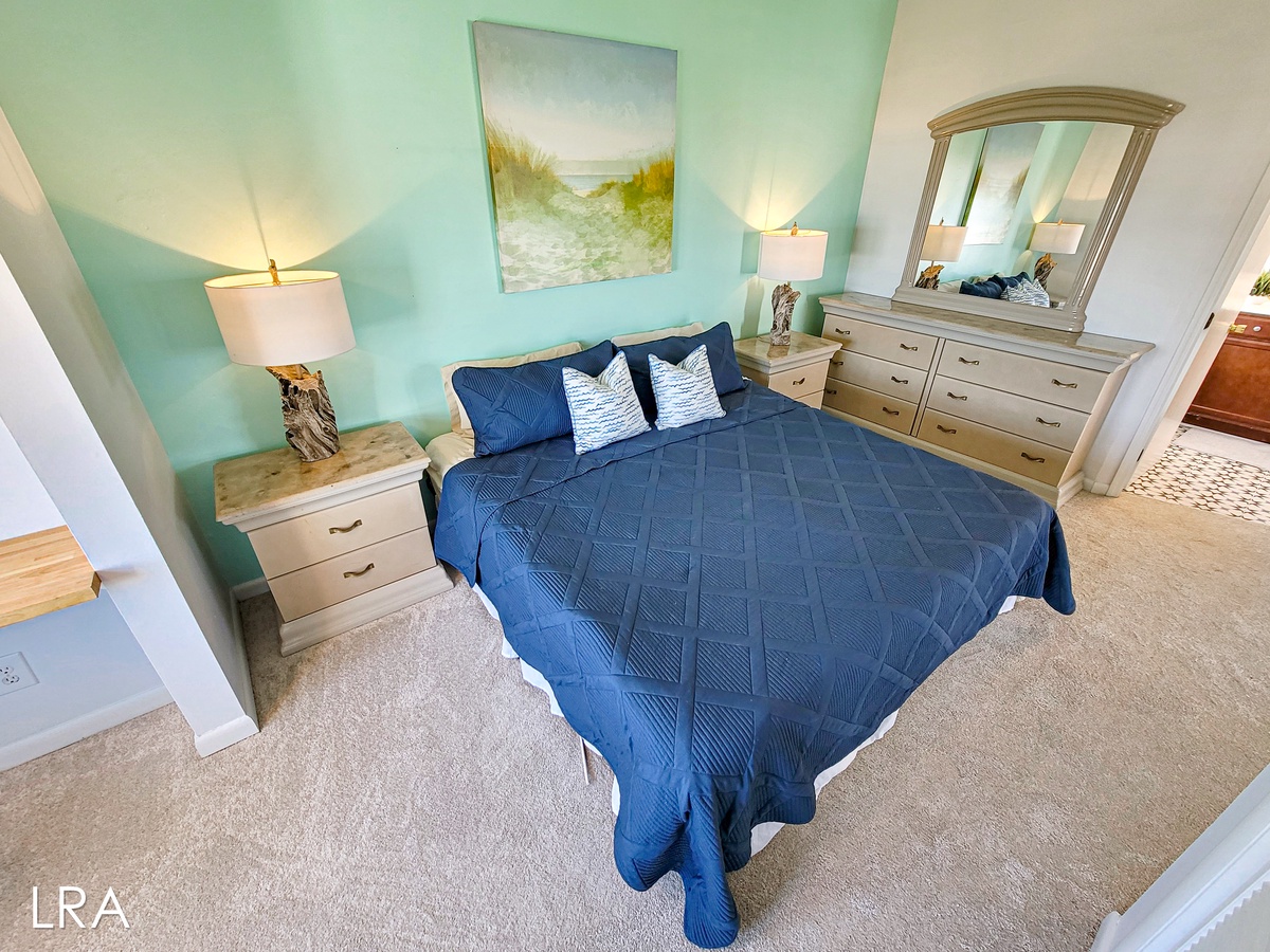 King Bedroom-13