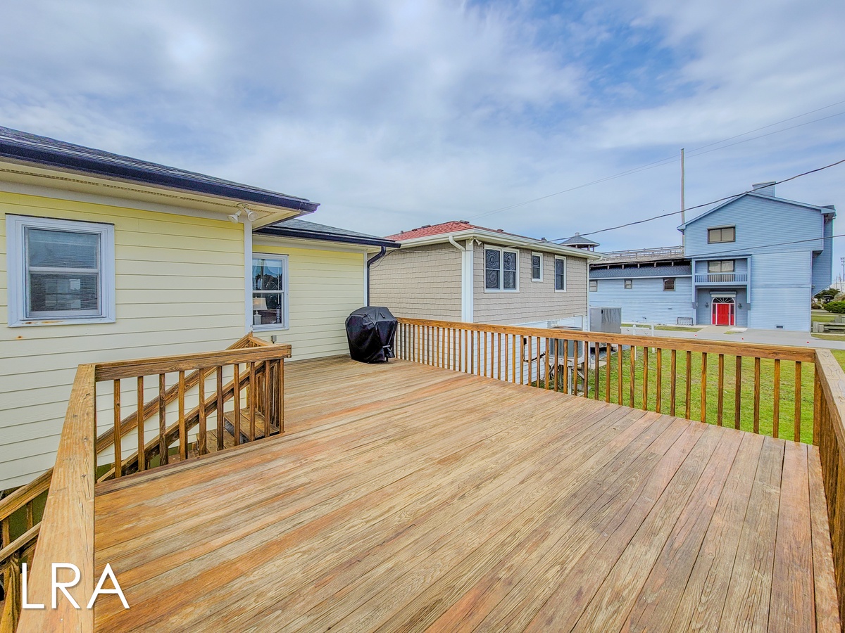 1003 Channel Blvd (Tied Dyed [Int Ext Aerials]) - watermarked-40